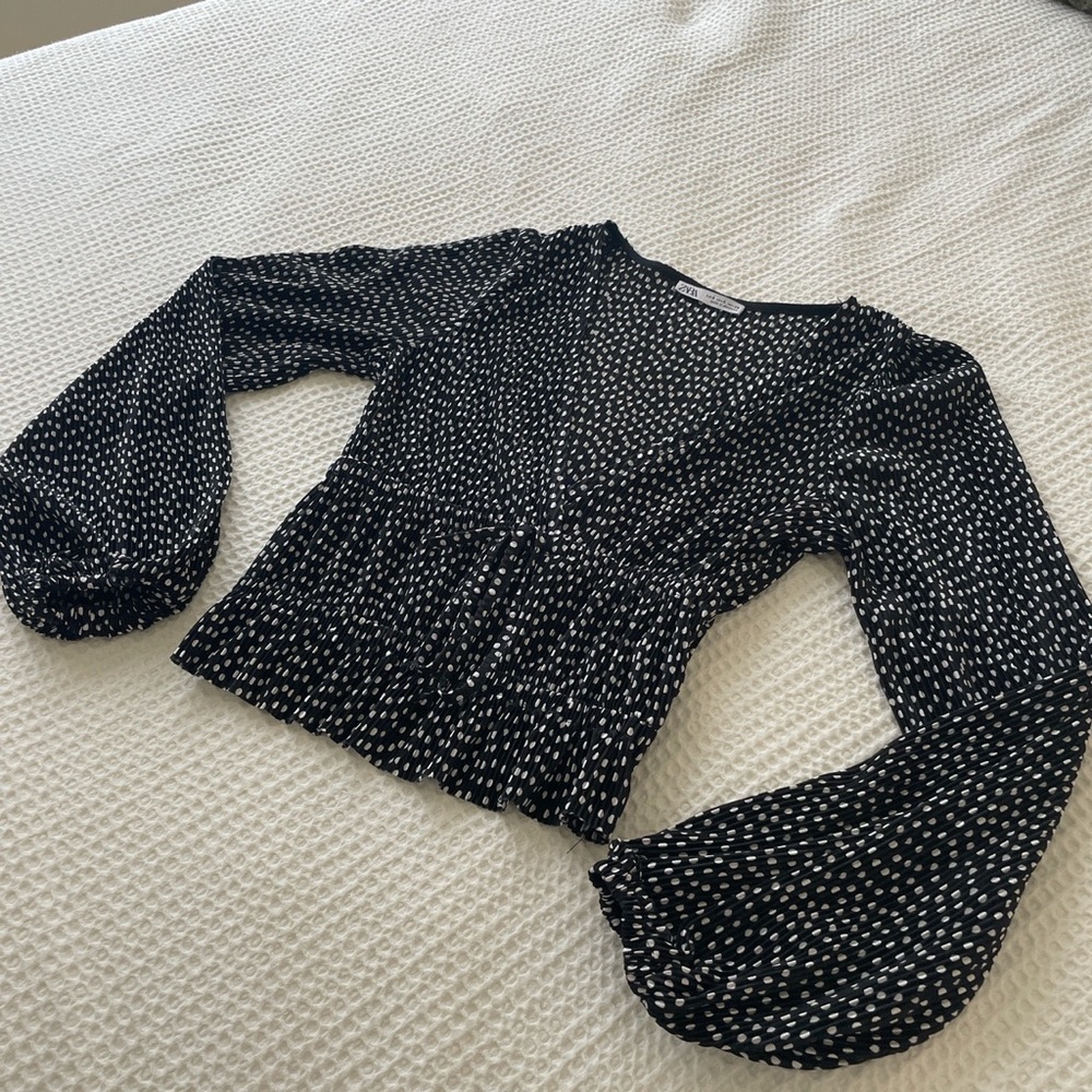 Scrunched Long Sleeve V Neck Top with Front Tie